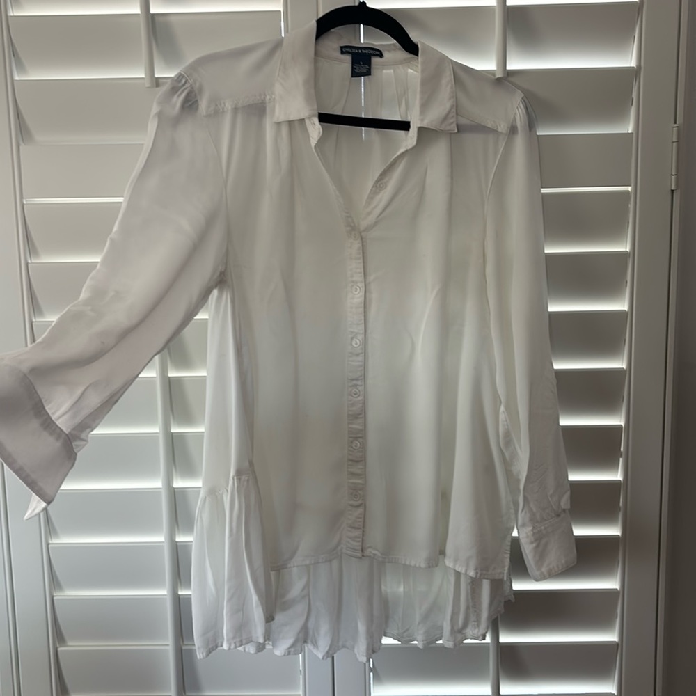 Chelsea and Theodore white blouse size small